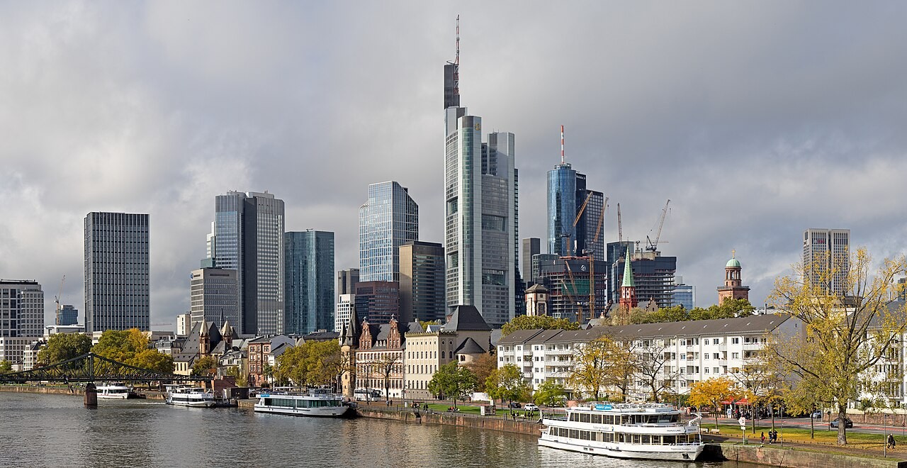 Frankfurter Stadtansicht – Bildnachweis unter dem Foto